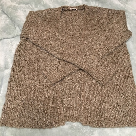 Size small cardigan - Picture 2 of 2